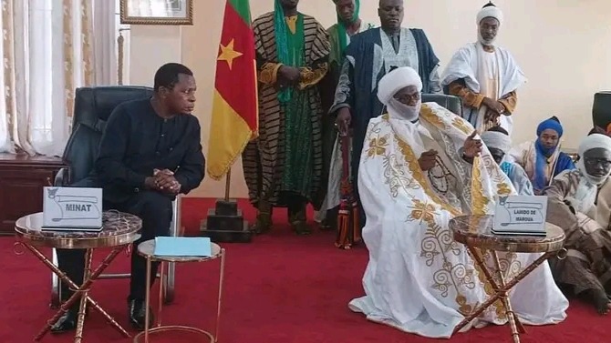 Le Lamido de Maroua Abdoulaye Yerima Bakary est accueilli en audience par le Ministre de l'Administration territoriale Paul Atanga Nji. 