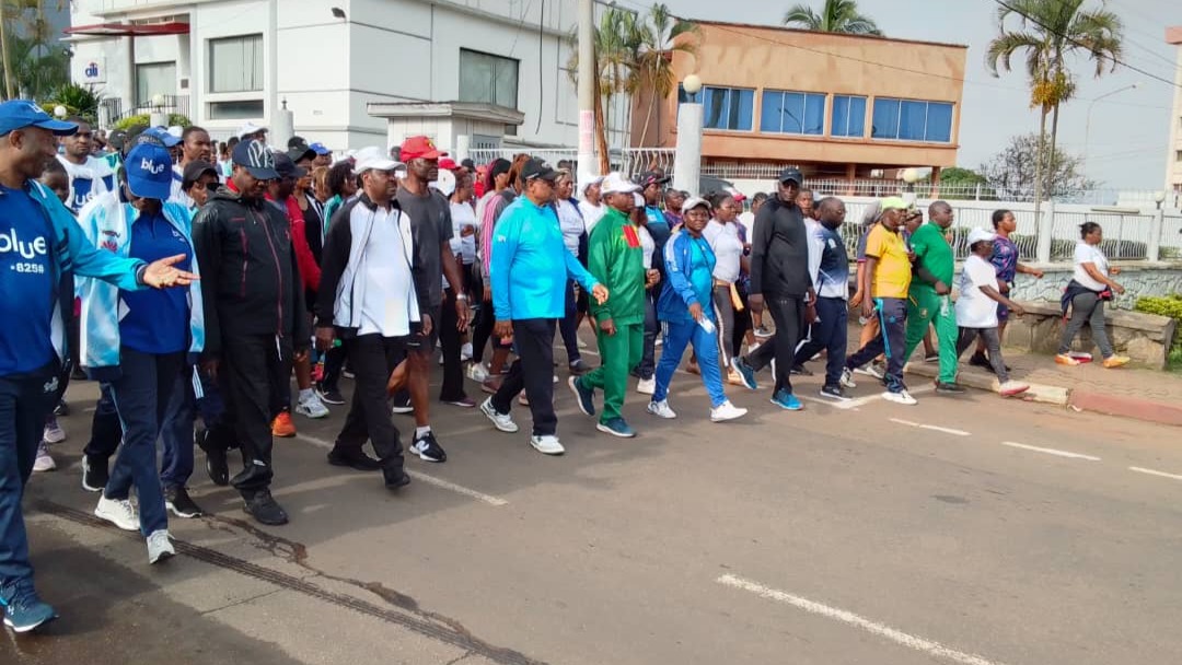 Fête internationale du travail : le personnel du MINTP participe à la grande marche sportive organisée par le MINTSS