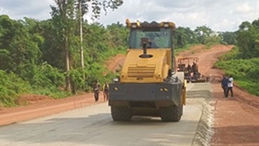 Route Ndjolé-Mankim : neuf ouvrages hydrauliques en construction et une planche d'essai pour la couche de base réalisée