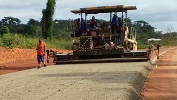 Route Ndjole-Mankim : l’entreprise intensifie ses actions sur le terrain